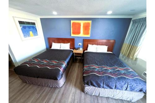 OYO Hotel Ridgecrest CA South China Lake - image 3
