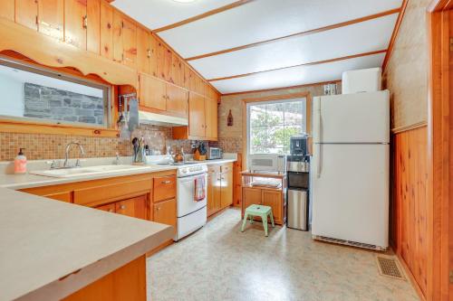 Lakefront Home w/ Private Dock in Alpine! in Montoras ūdenskritumi (NY)