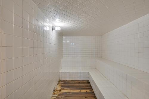 Lakefront Osage Beach Retreat Dock Access!