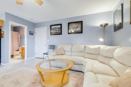 Walk to Eastern Point Beach Apt with Water View! Walk to Eastern Point Beach Apt with Water View!