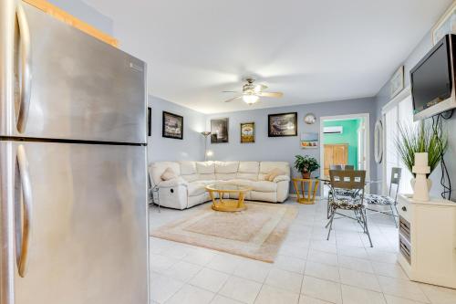 Walk to Eastern Point Beach Apt with Water View! Walk to Eastern Point Beach Apt with Water View!