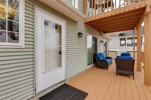 Walk to Eastern Point Beach Apt with Water View! Walk to Eastern Point Beach Apt with Water View!