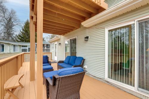 Walk to Eastern Point Beach Apt with Water View! Walk to Eastern Point Beach Apt with Water View!