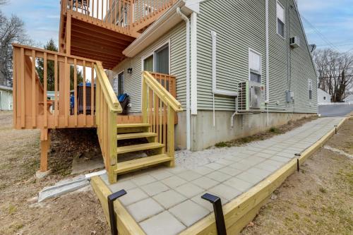 Walk to Eastern Point Beach Apt with Water View! Walk to Eastern Point Beach Apt with Water View!