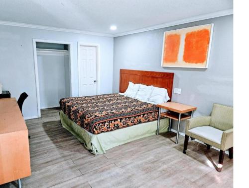 OYO Hotel Ridgecrest CA South China Lake - image 6