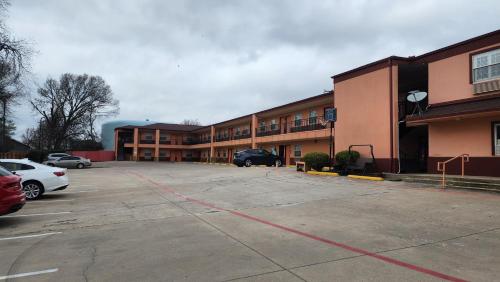 Benbrook Inn & Suites in Benbrook, USA