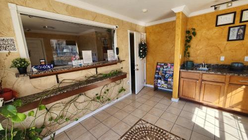 Előcsarnok, Benbrook Inn & Suites in Benbrook (TX)