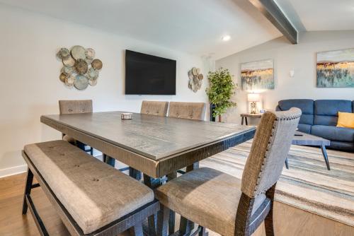11 Mi to Mercedes-Benz Stadium: Home w/ Yard! in Konlija (GA)