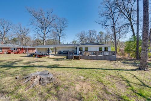 11 Mi to Mercedes-Benz Stadium: Home w/ Yard! in Konlija (GA)