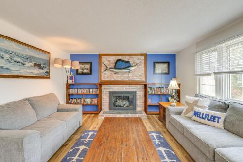 2 Mi to Beach Wellfleet Home with Bike Trail Access