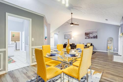Close to Shopping: Pet-Friendly Lawrenceville Home in 勞倫斯維爾
