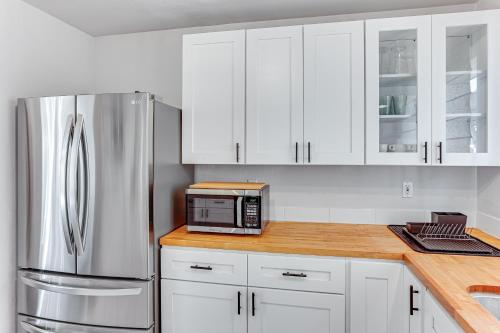 3 Mi to Lake Wilderness Charming Family Home!