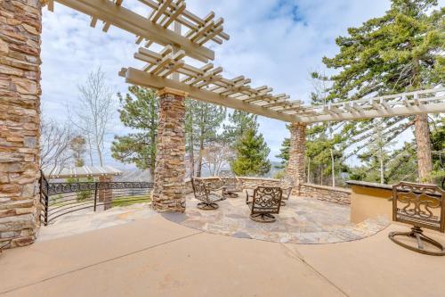 Hot Tub + Views: Luxe Mountain Escape in Yucaipa in Cherry Valley (CA)