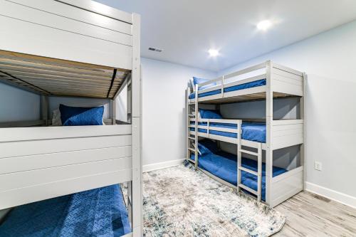 Massive Lake Views and Stunning Sunsets Waverly Gem