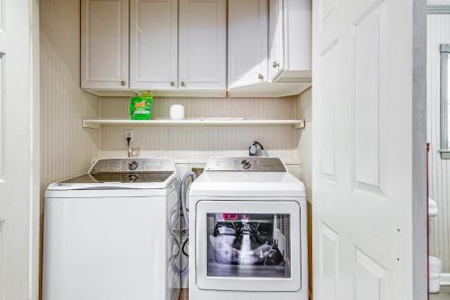 Spacious Memphis Retreat 5 Mi to Downtown Beats! Spacious Memphis Retreat 5 Mi to Downtown Beats!