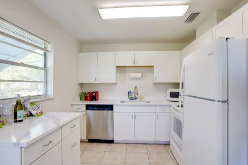 Coastal Escape w/ Lanai: 2 Mi to Hobe Sound Beach in Hobe Sound