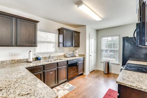 13 Mi to Lackland AFB: San Antonio Home! in Atascosa
