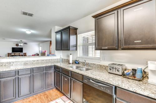 13 Mi to Lackland AFB: San Antonio Home! in Atascosa