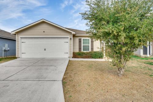 13 Mi to Lackland AFB: San Antonio Home! in Atascosa