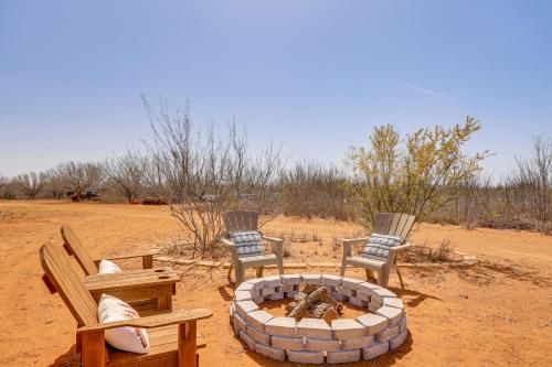 Hike, Hunt and Fish Pet-Friendly Studio in Dilley! in Dilley (TX)