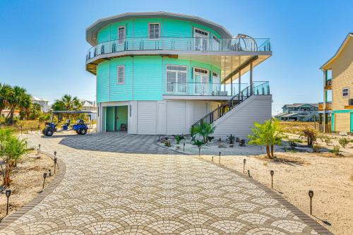Golf Cart and Elevator Retreat 1 Block to Beach