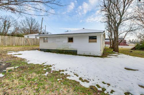Pet-Friendly Little Rock Home on Spacious Lot Pet-Friendly Little Rock Home on Spacious Lot