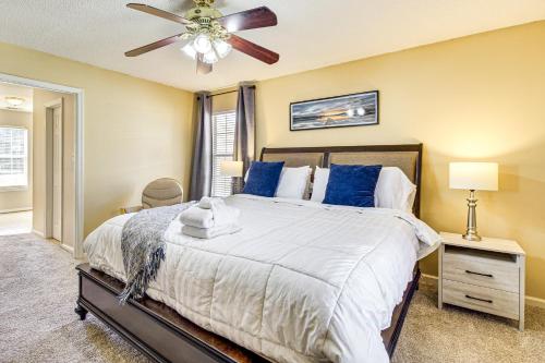 3 Mi to Hunter Army Airfield Home with Serene Deck