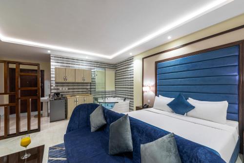 القصر المطار