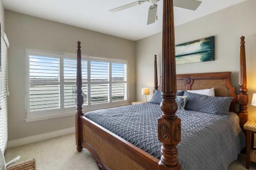 Lakefront 4BR Luxury Sleeps 13 Pool & Hot Tub - image 8