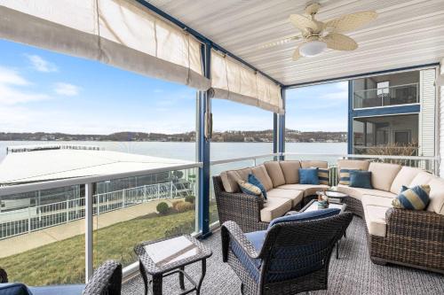 Lakefront 4BR Luxury Sleeps 13 Pool & Hot Tub - image 6