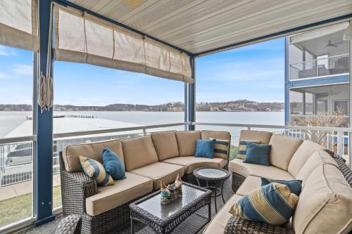 Lakefront 4BR Luxury Sleeps 13 Pool & Hot Tub - image 13