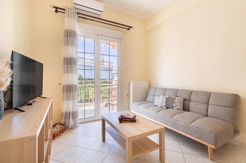 Közös társalgó / TV, Your Home In Elefsis in Elefsina