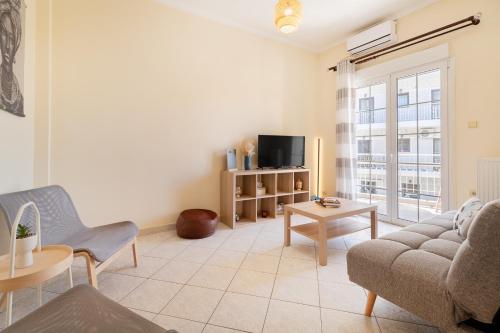 Közös társalgó / TV, Your Home In Elefsis in Elefsina