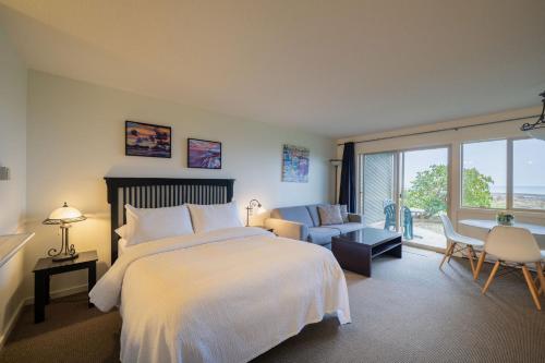 Shorewater Resort, Qualicum Beach in ควอลิคัม บีช (บริติช โคลัมเบีย)