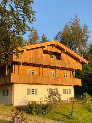 Chalet am kleinen See in 貝內迪克特博伊埃爾恩