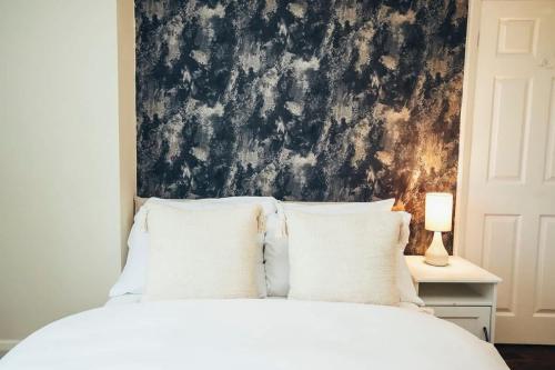 4BR Family Home, Self Check In, Parking, By DerBnB 4BR Family Home, Self Check In, Parking, By DerBnB