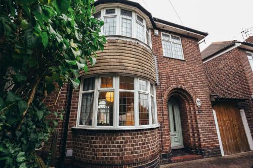 4BR Family Home, Self Check In, Parking, By DerBnB 4BR Family Home, Self Check In, Parking, By DerBnB