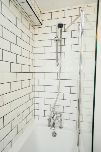 4BR Family Home, Self Check In, Parking, By DerBnB 4BR Family Home, Self Check In, Parking, By DerBnB