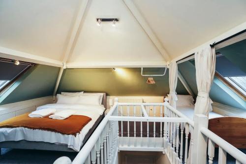 4BR Family Home, Self Check In, Parking, By DerBnB 4BR Family Home, Self Check In, Parking, By DerBnB