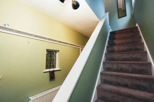 4BR Family Home, Self Check In, Parking, By DerBnB 4BR Family Home, Self Check In, Parking, By DerBnB