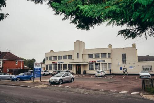 4BR Family Home, Self Check In, Parking, By DerBnB 4BR Family Home, Self Check In, Parking, By DerBnB