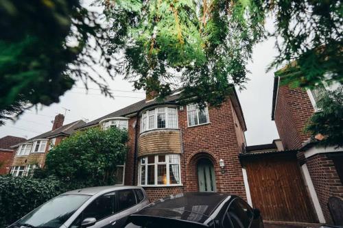 4BR Family Home, Self Check In, Parking, By DerBnB 4BR Family Home, Self Check In, Parking, By DerBnB