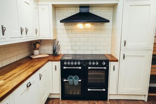 4BR Family Home, Self Check In, Parking, By DerBnB 4BR Family Home, Self Check In, Parking, By DerBnB