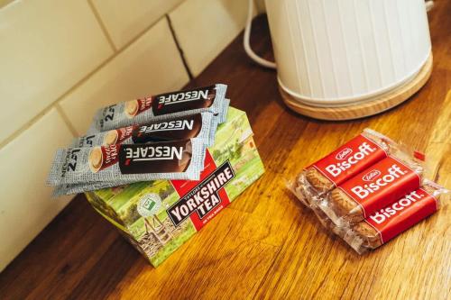 4BR Family Home, Self Check In, Parking, By DerBnB 4BR Family Home, Self Check In, Parking, By DerBnB