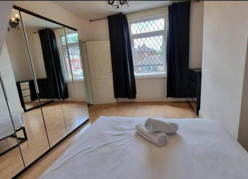 Near city centre sleeps 11, 4-spacious Bed rooms,2-Lounges 2-toilets 1-kitchen ideal Familys&Groups, Manchester (fotografie 2)