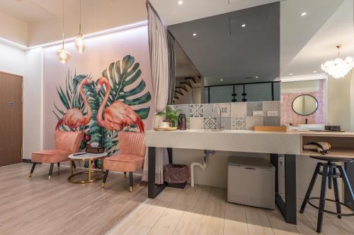 Front desk [24-hour]