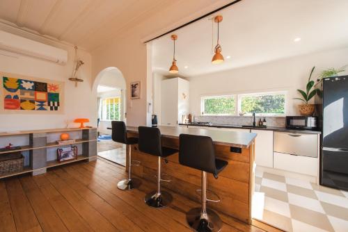 Sunrays Stay - Stylish Retreat in Lower Vogeltown