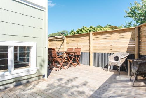 Sunrays Stay - Stylish Retreat in Lower Vogeltown