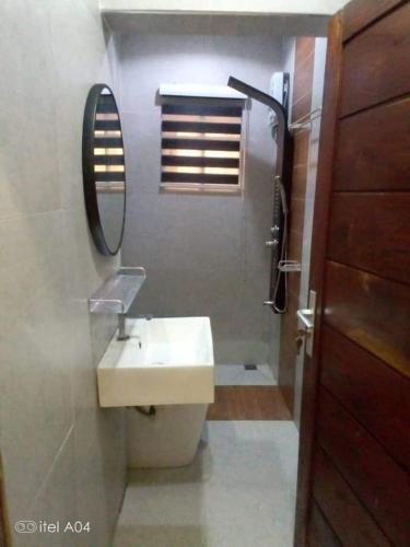 Tastefully furnished air-conditioned and cozy apartment - image 5