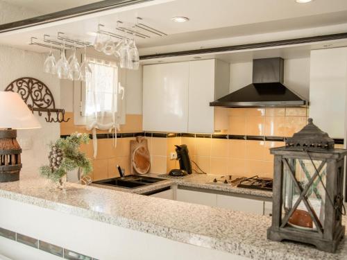 Konyha, Le Capitou in Le Bonfin